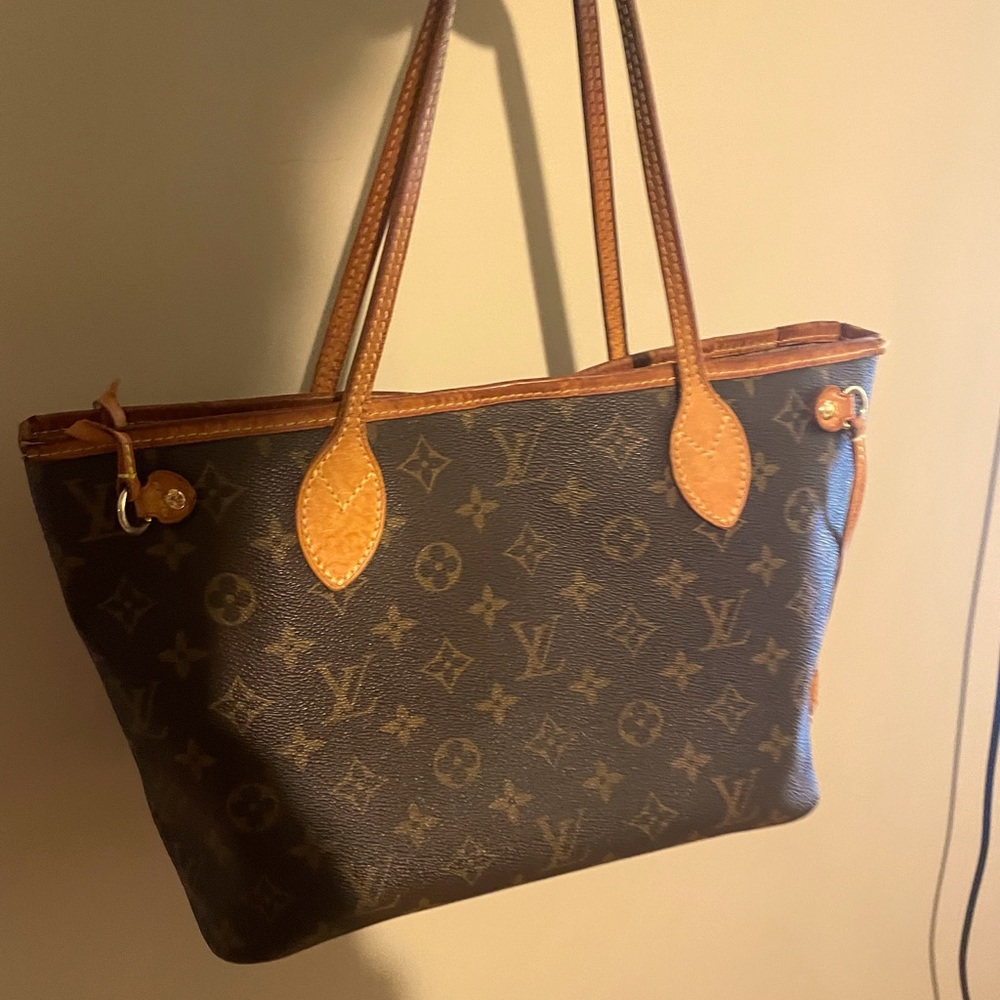 Authentic MM Neverfull LV. Used in great condition!!
